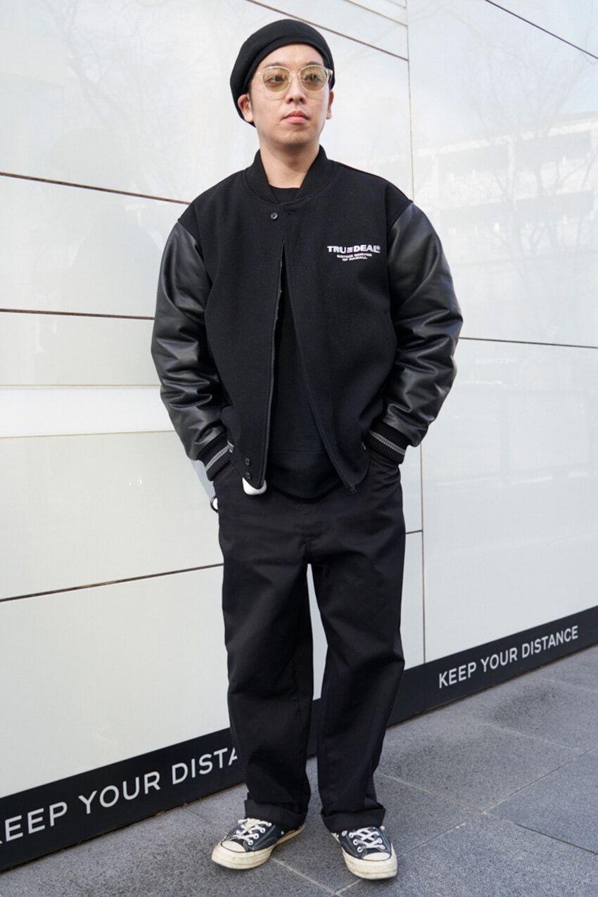 “ほぼ黒”な冬コーデを重たく見せない！ 重ね着、アイテム選びのコツを6名のスナップで - 5枚目の画像