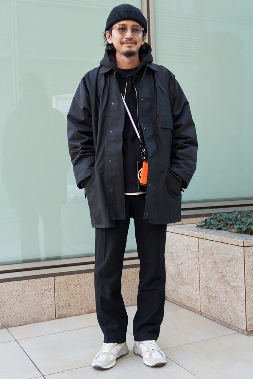 “ほぼ黒”な冬コーデを重たく見せない！ 重ね着、アイテム選びのコツを6名のスナップで - 6枚目の画像