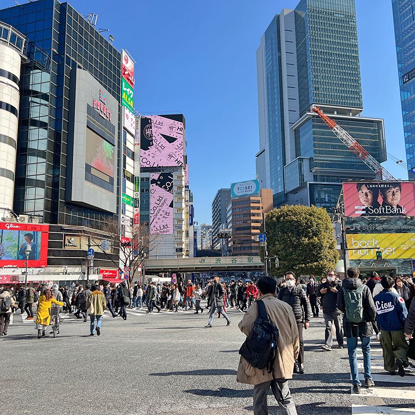 宮益坂方面に歩きます。