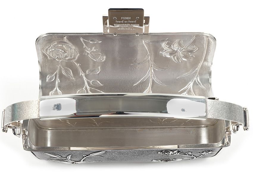 「フェンディ×ティファニー」異例の協業による約2.3kgのシルバー製バッグ、日本での販売は？ - 5枚目の画像