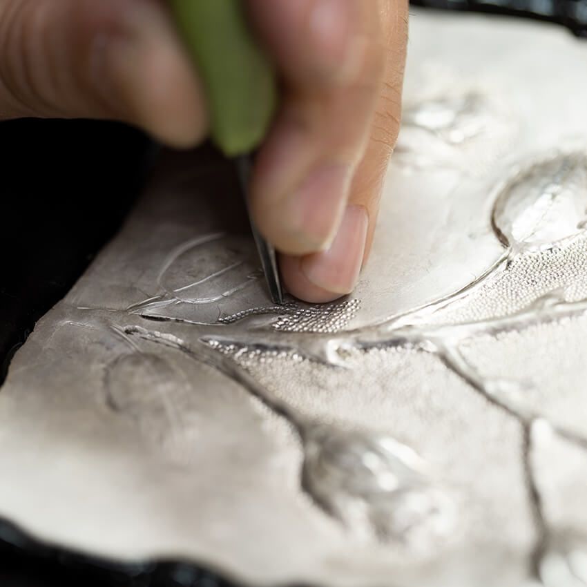 「フェンディ×ティファニー」異例の協業による約2.3kgのシルバー製バッグ、日本での販売は？ - 18枚目の画像