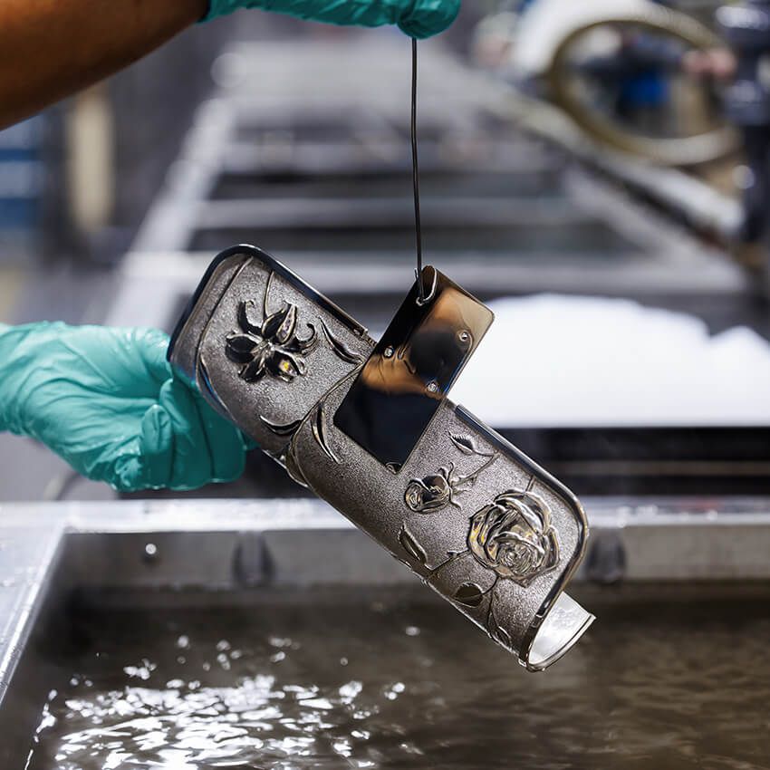 「フェンディ×ティファニー」異例の協業による約2.3kgのシルバー製バッグ、日本での販売は？ - 14枚目の画像