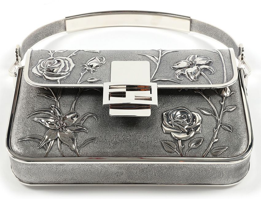 「フェンディ×ティファニー」異例の協業による約2.3kgのシルバー製バッグ、日本での販売は？ - 2枚目の画像