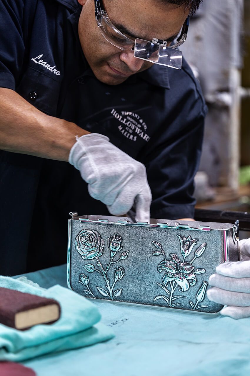 「フェンディ×ティファニー」異例の協業による約2.3kgのシルバー製バッグ、日本での販売は？ - 11枚目の画像