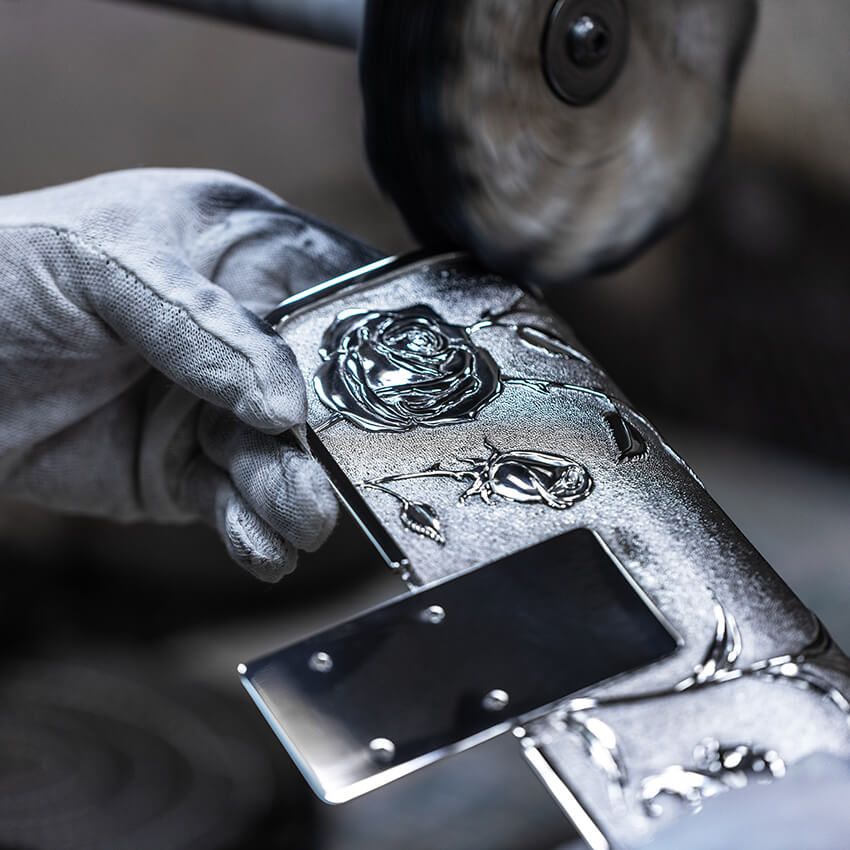 「フェンディ×ティファニー」異例の協業による約2.3kgのシルバー製バッグ、日本での販売は？ - 16枚目の画像