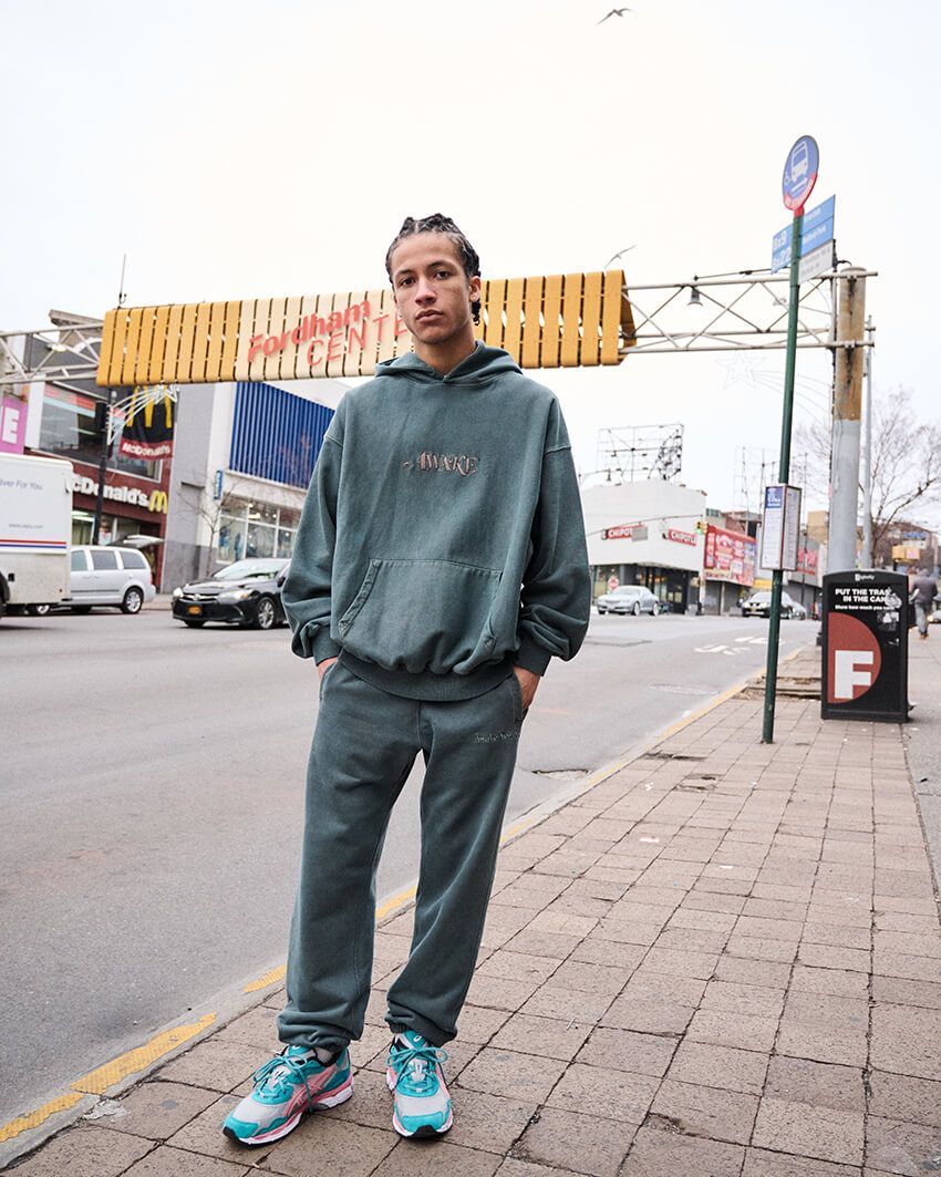 2日連続リリース！「アシックス」が放つ大胆カラーの“Y2K”なコラボ作 - 7枚目の画像