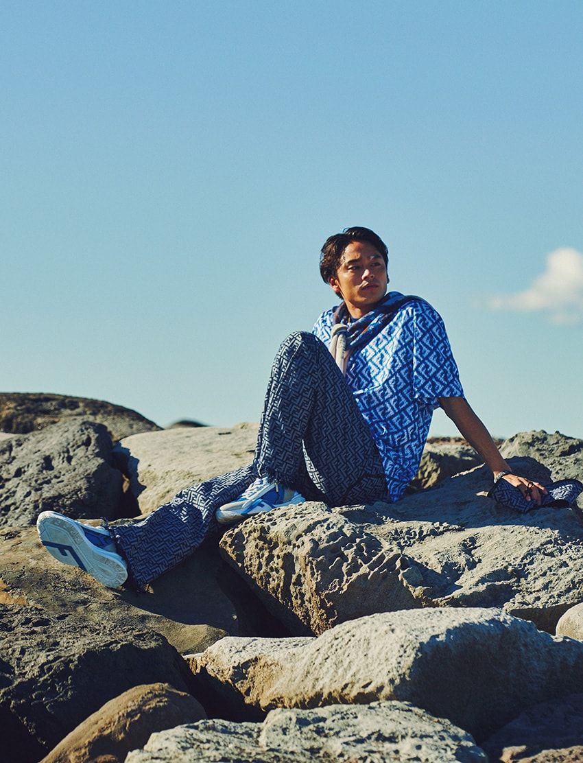 プロサーファー平原颯馬が着こなす、茅ヶ崎のオレンジとブルーに共鳴する「フェンディ」 - 5枚目の画像