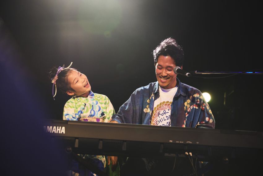 般若、ZORNも登場！「幼児虐待」根絶を訴えた親子イベント、その前代未聞の光景 - 8枚目の画像