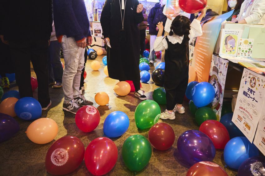 般若、ZORNも登場！「幼児虐待」根絶を訴えた親子イベント、その前代未聞の光景 - 4枚目の画像