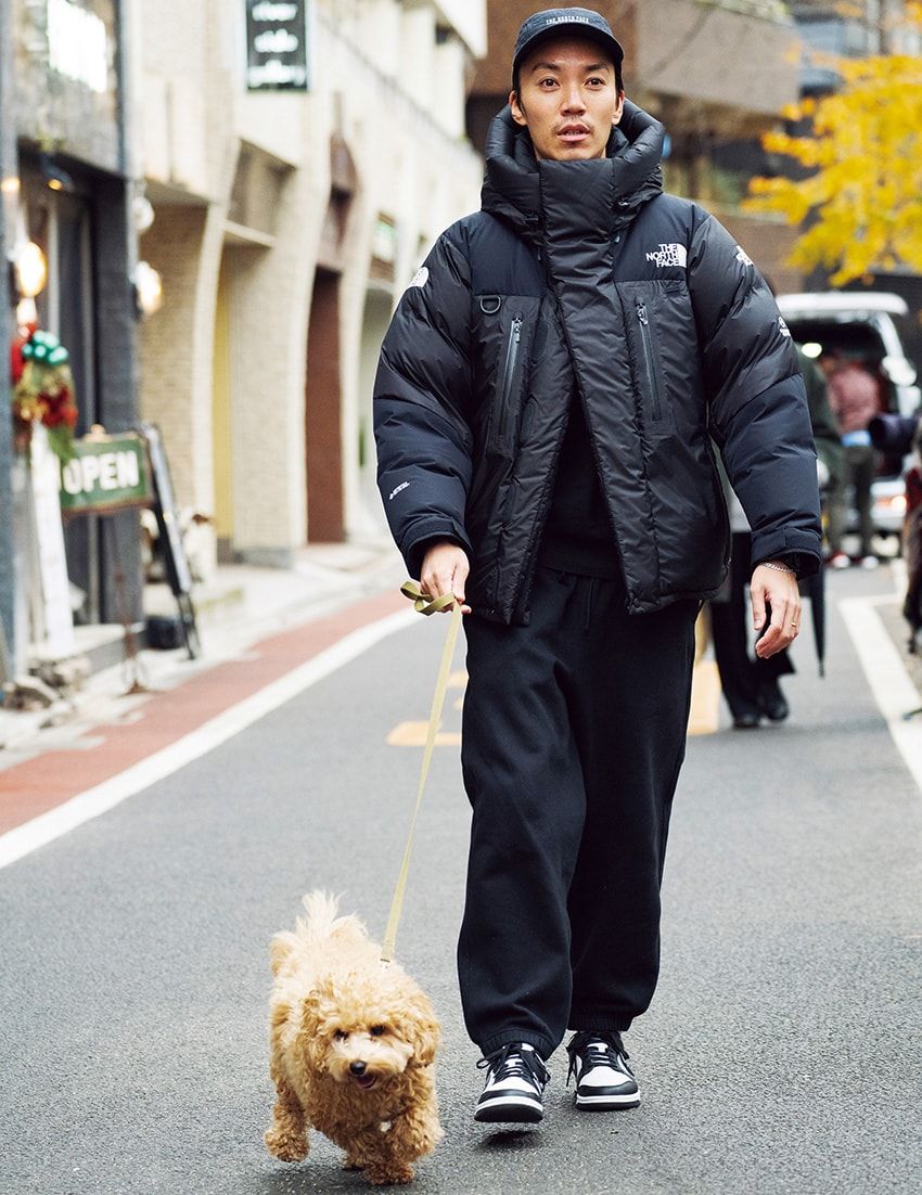 フォース 1、ダンク、ブレーザー。王道「ナイキ」スニーカーを履きこなす8人のスタイル - 6枚目の画像