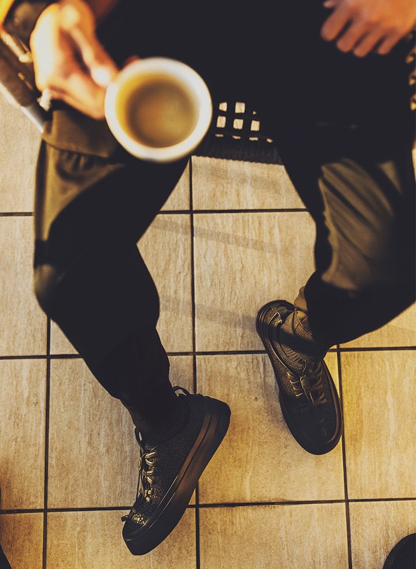 ニューバランスにキーン、ゼニアも真っ黒！最強“オールブラック”スニーカー6選 - 2枚目の画像