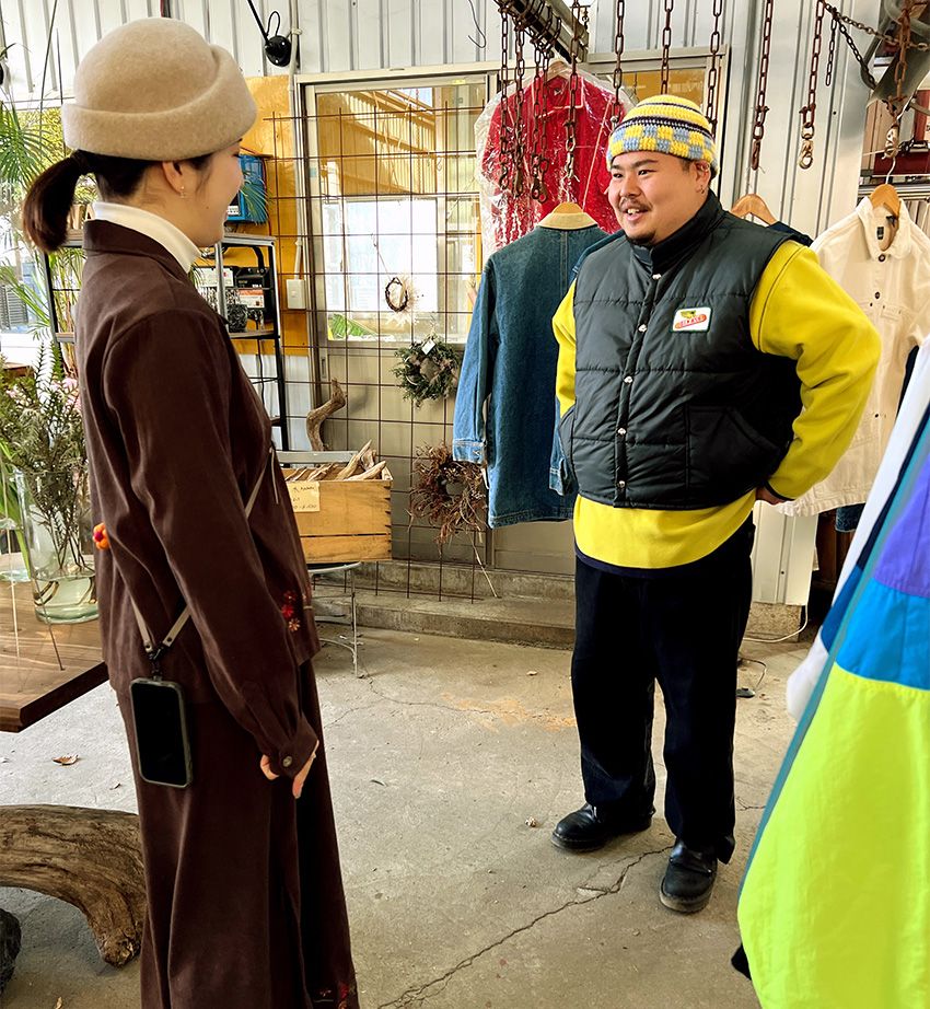 牛舎をリノベした古着屋で働く美大卒の看板娘が、サボテンに魅了されていた - 11枚目の画像