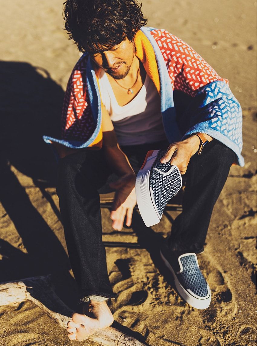 「エルメス」と「セリーヌ オム」のスリッポンは、若々しさとリッチ感が共存する大人のスニーカーだ - 1枚目の画像