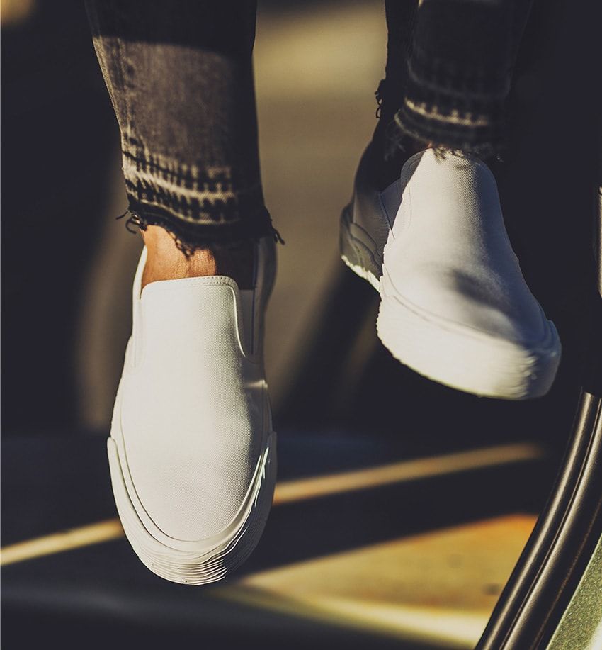 「エルメス」と「セリーヌ オム」のスリッポンは、若々しさとリッチ感が共存する大人のスニーカーだ - 3枚目の画像