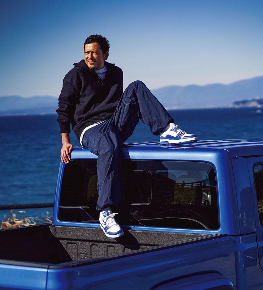 池内博之が体現する、“スニーカーとビーチサイド”の気持ちいい時間 - 1枚目の画像