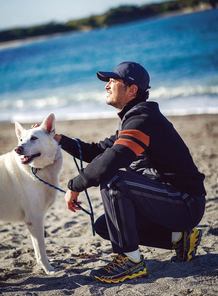 アウトドア好きな池内博之が気に入ったスニーカー。海辺で至福のひとときを！ - 3枚目の画像
