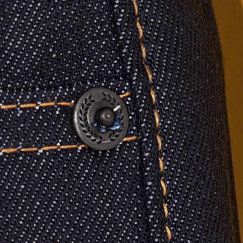 デニムも男は黙って“黒ラベル”！ ビールの副産物で生まれた男らしいデニムの出来栄え - 5枚目の画像