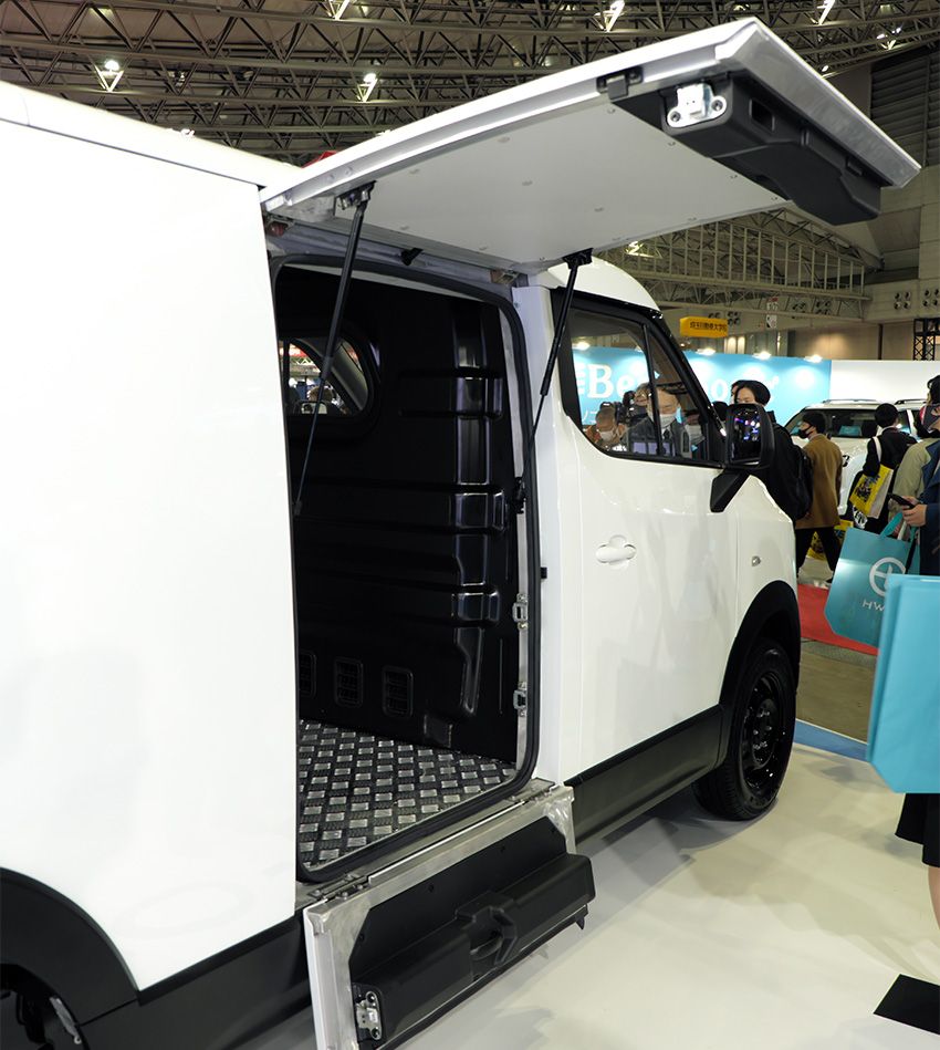 「オフロード仕様のアルファード」に「西海岸なハイエース」！ 5台のカスタムミニバンに見る可能性 - 12枚目の画像