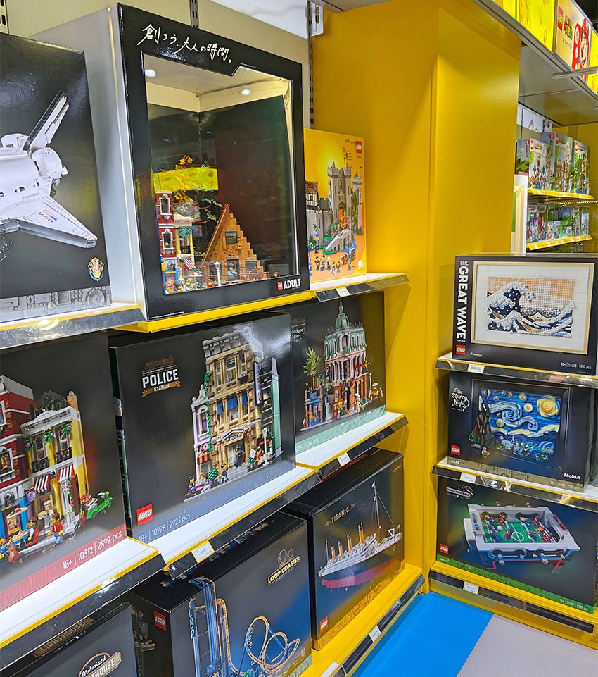 “LEGOの世界”で働く看板娘が、とんでもないレゴ愛で子供に神対応していた - 18枚目の画像