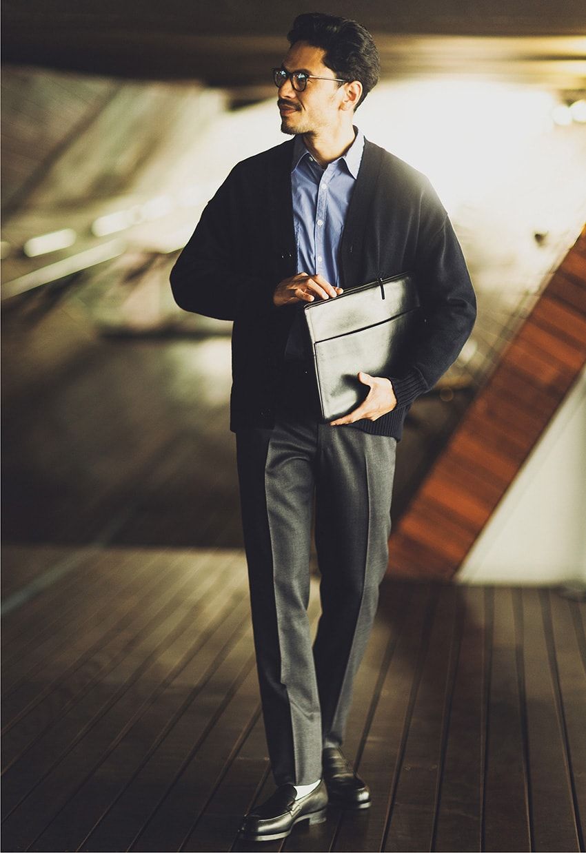 カジュアルシャツをON＆OFF着回し！コツは上質感＆ニュアンスブルーにあり - 4枚目の画像