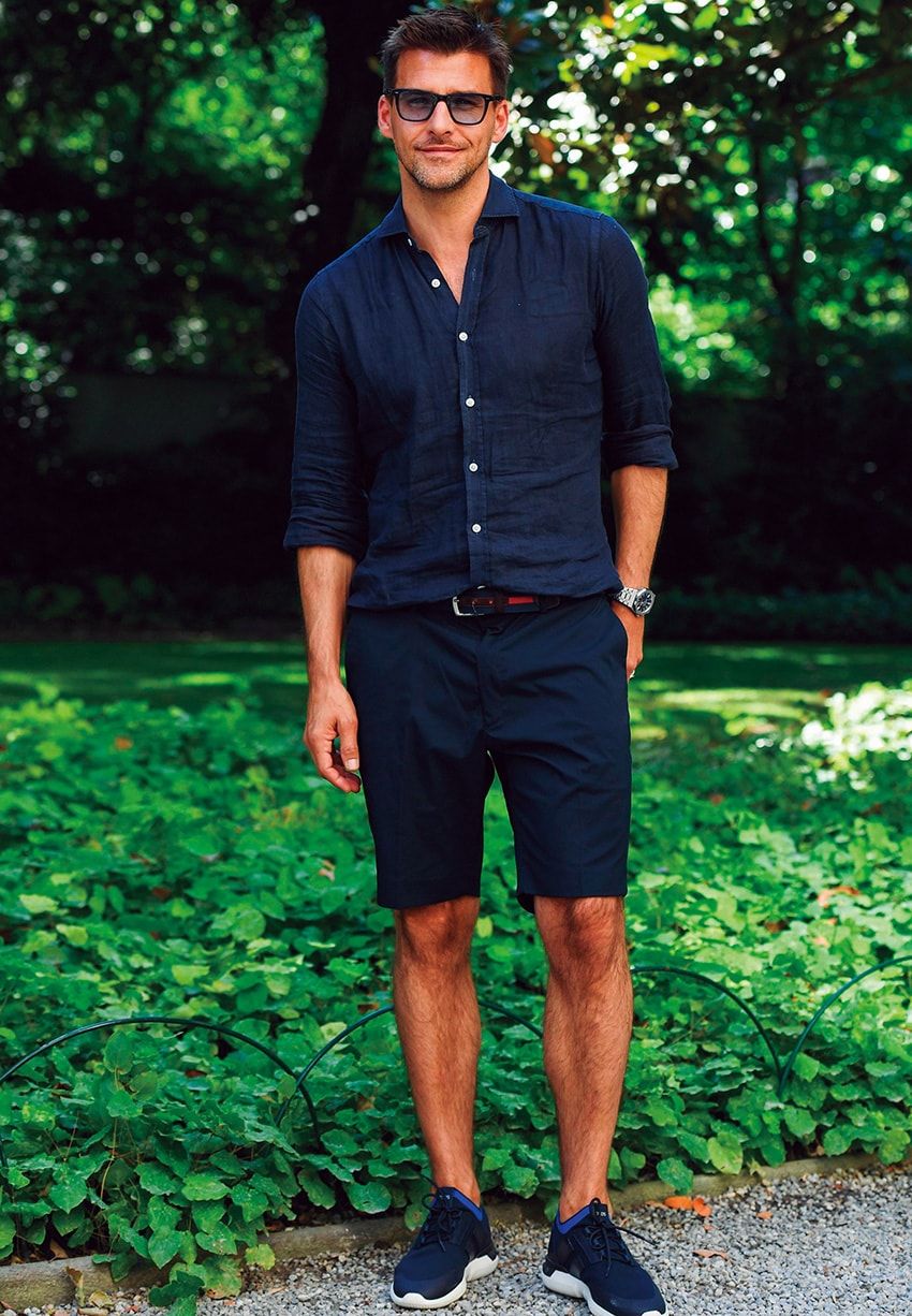 【気温20度の参考に】セレブたちの自然体シャツスタイル。ノーアイロンで開放的に！ - 3枚目の画像