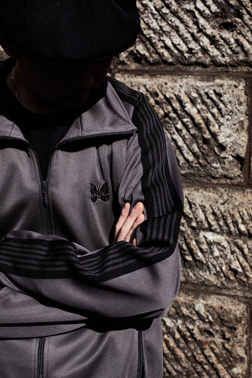 人気の「ニードルズ」ジャージーが全黒に⁉︎ ラインもロゴも悪目立ちせず、こりゃ大人向け - 3枚目の画像