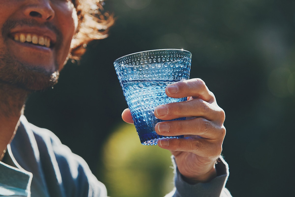 心地良きフィンランドの色 。イッタラの「ウルトラマリンブルー」