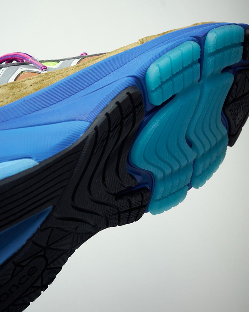 ニューバランス「990v6」にアクション・ブロンソン仕様登場「何が起こっているのか分からない」 - 9枚目の画像