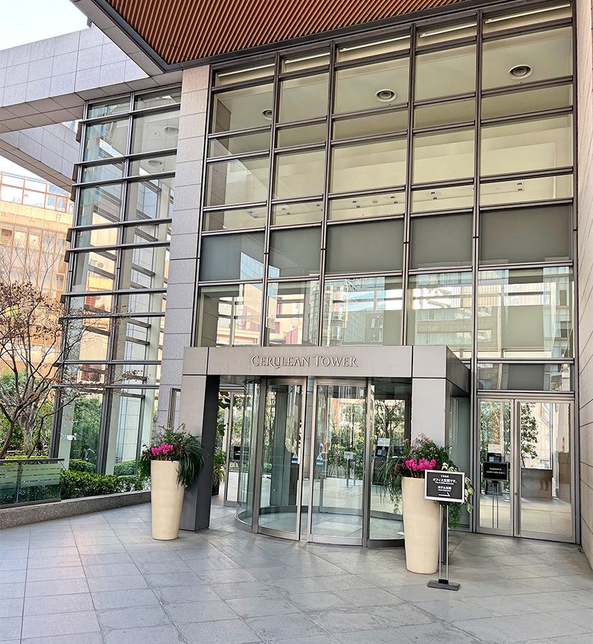 目覚めのキスやツルスベ足を応援する看板娘が、犬とSUPを楽しんでいた - 3枚目の画像