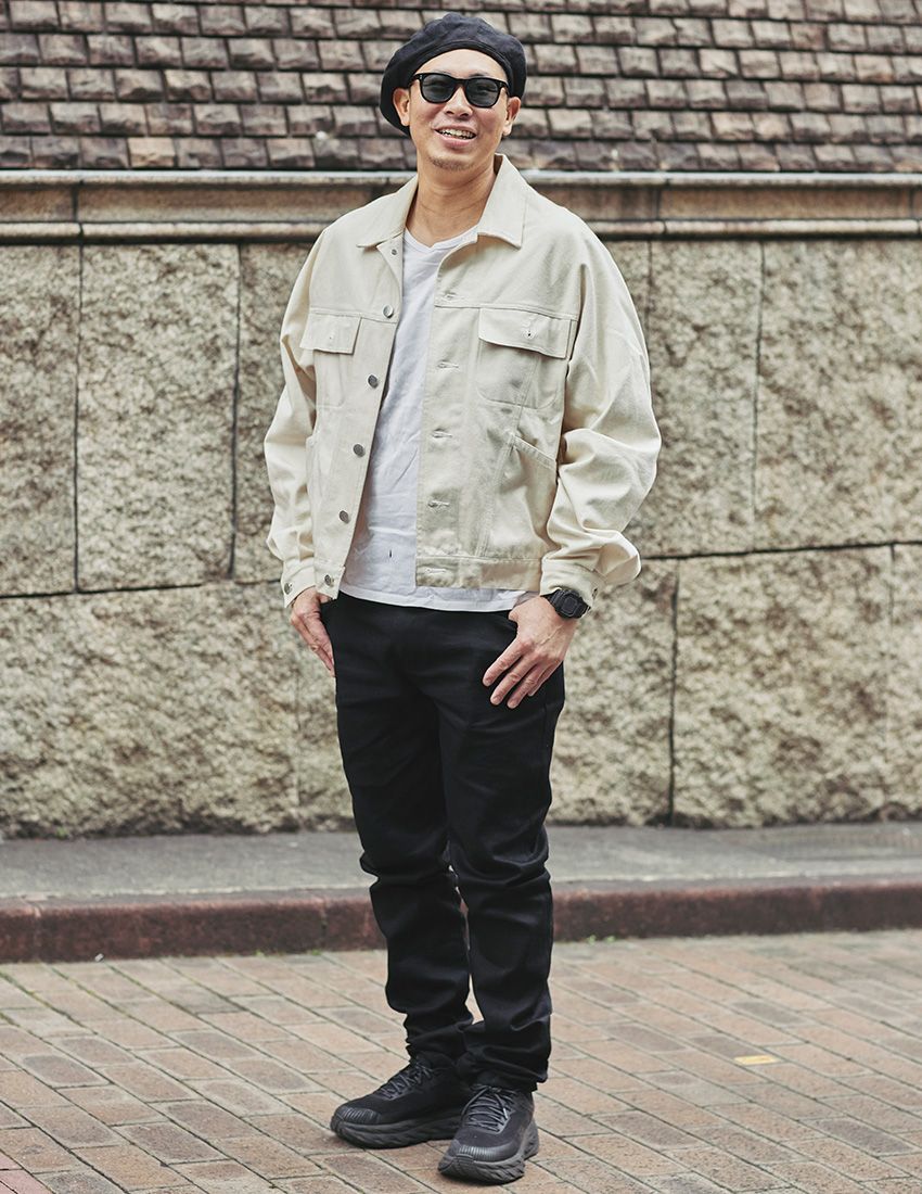 ゴツい上半身は“ルーズ&綺麗見えの白ジャケ”でカバー。渋谷の人気店オーナーのモノトーンスタイル - 2枚目の画像