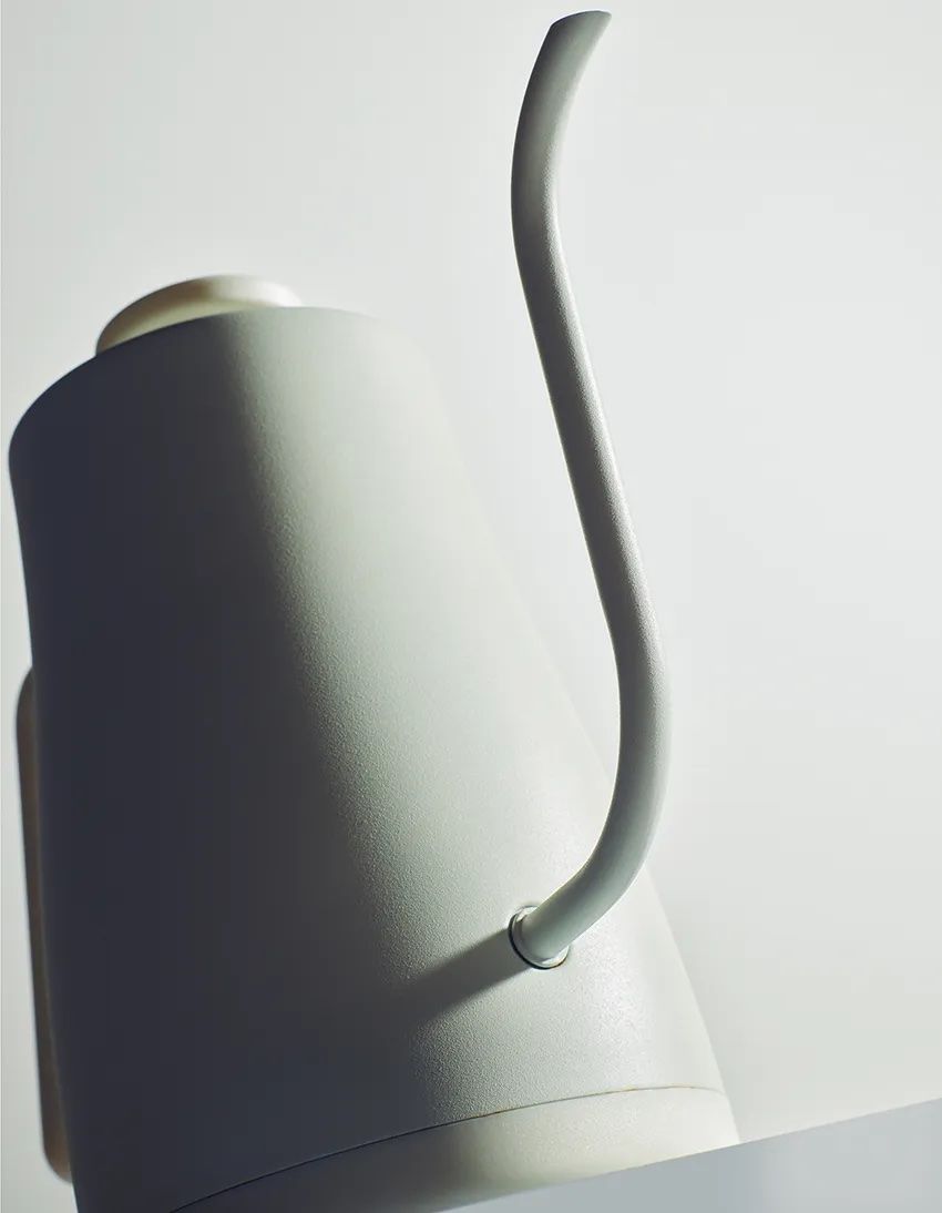 アップルウォッチ・除湿機・掃除ロボ……人気デザイナー愛用の“便利グッズ”4選 - 2枚目の画像