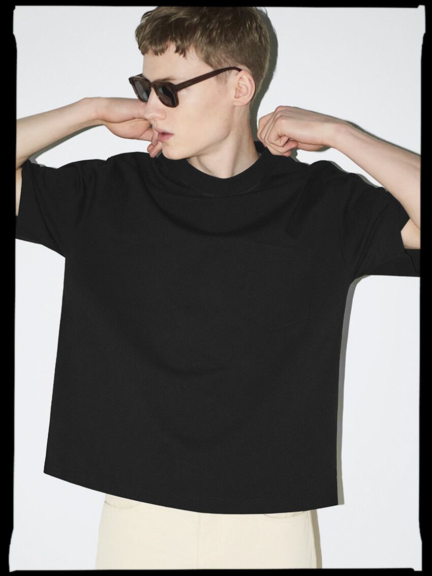 「COS」の“白T”に特化したコレクション全9型。コーデに絶妙なニュアンスを加える“多彩な白” - 21枚目の画像