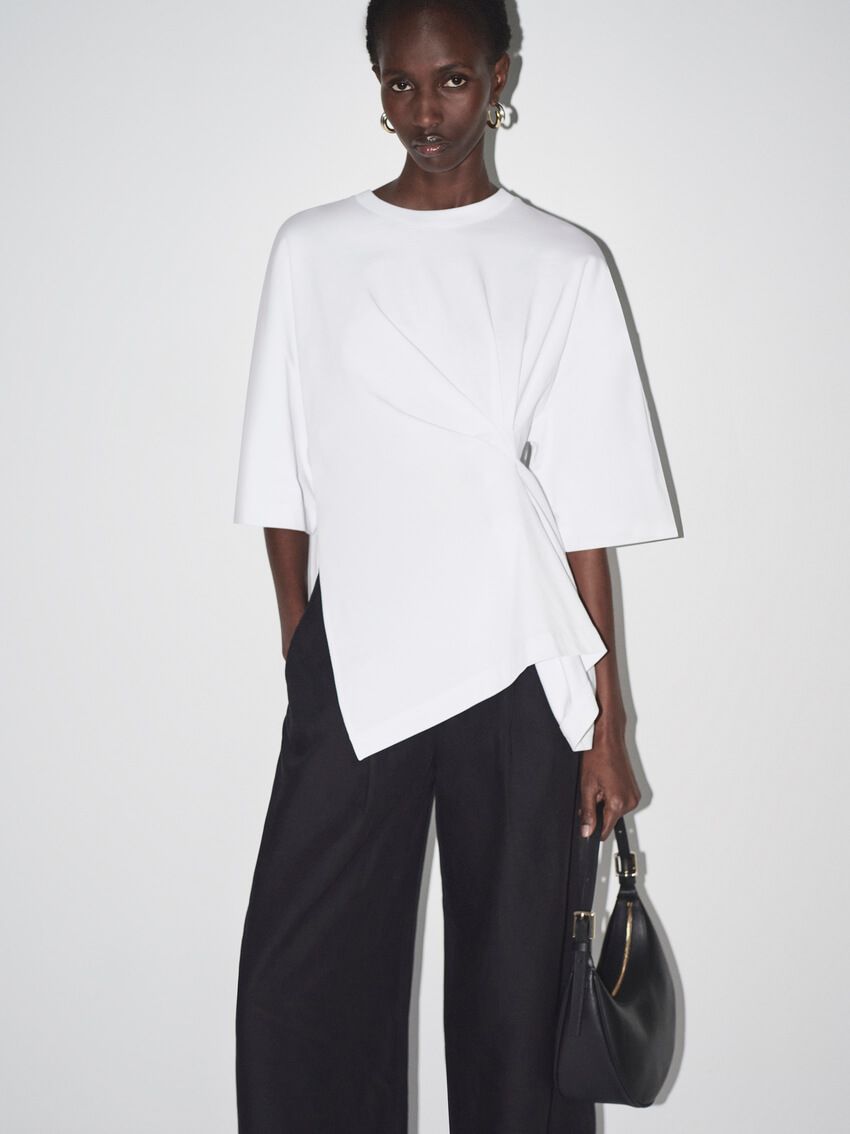 「COS」の“白T”に特化したコレクション全9型。コーデに絶妙なニュアンスを加える“多彩な白” - 16枚目の画像