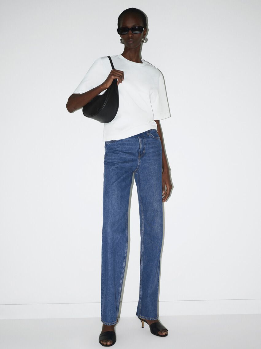 「COS」の“白T”に特化したコレクション全9型。コーデに絶妙なニュアンスを加える“多彩な白” - 17枚目の画像