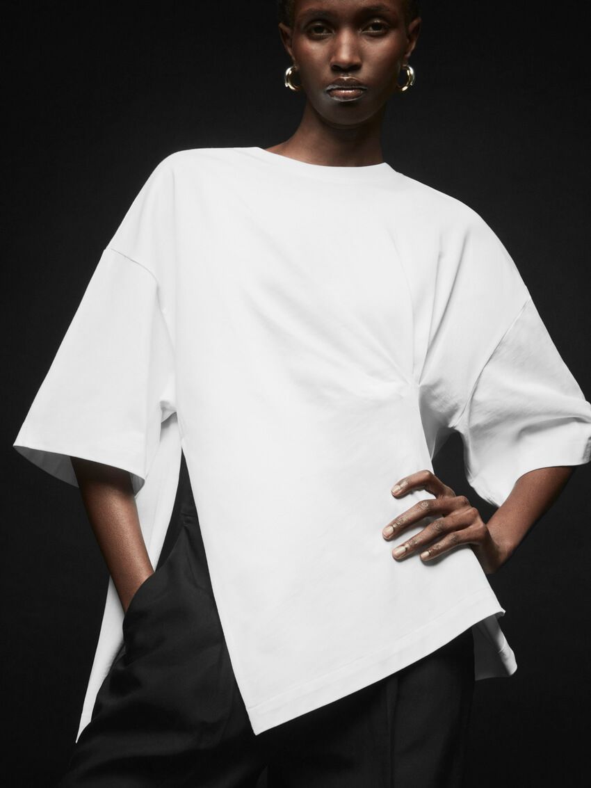 「COS」の“白T”に特化したコレクション全9型。コーデに絶妙なニュアンスを加える“多彩な白” - 12枚目の画像