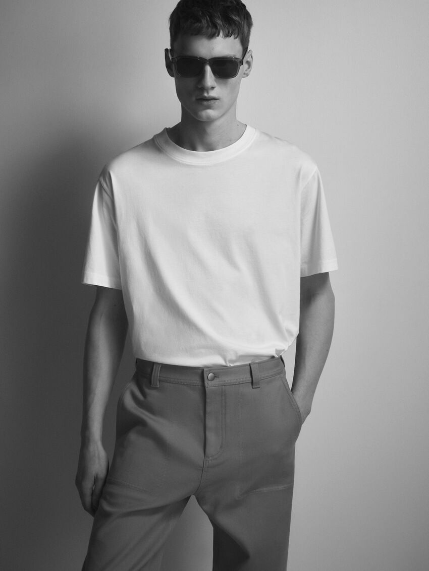 「COS」の“白T”に特化したコレクション全9型。コーデに絶妙なニュアンスを加える“多彩な白” - 9枚目の画像