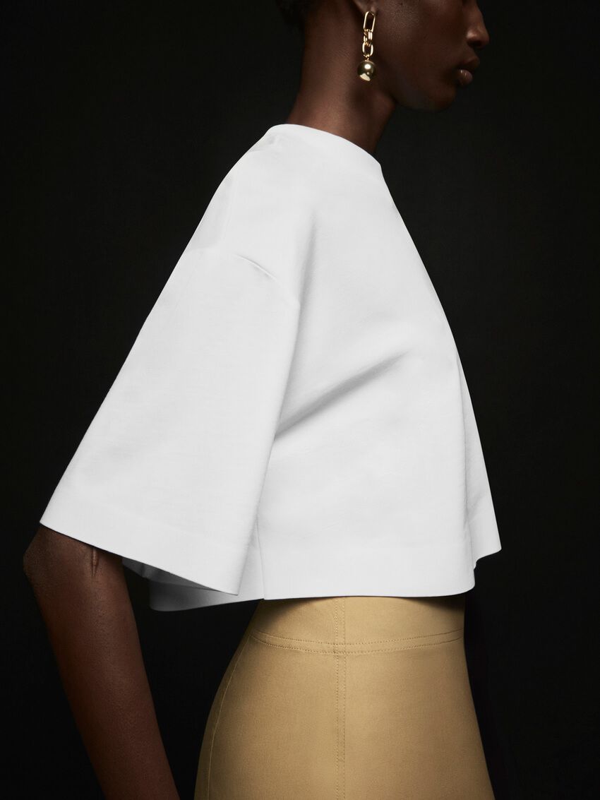 「COS」の“白T”に特化したコレクション全9型。コーデに絶妙なニュアンスを加える“多彩な白” - 14枚目の画像