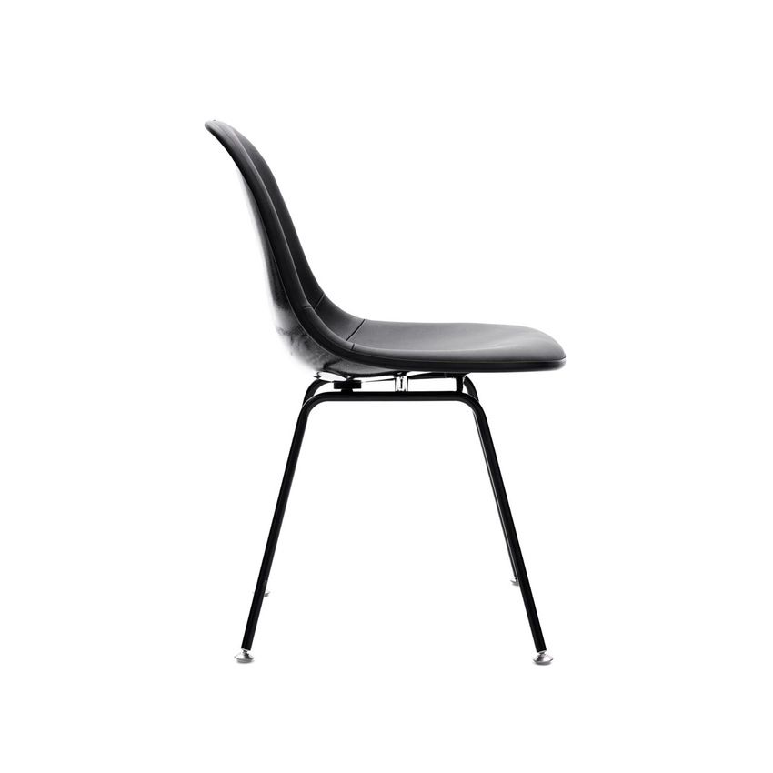 イームズがオール黒のレザー仕様に！ 「レイニング チャンプ」が別注したシェルチェア - 6枚目の画像