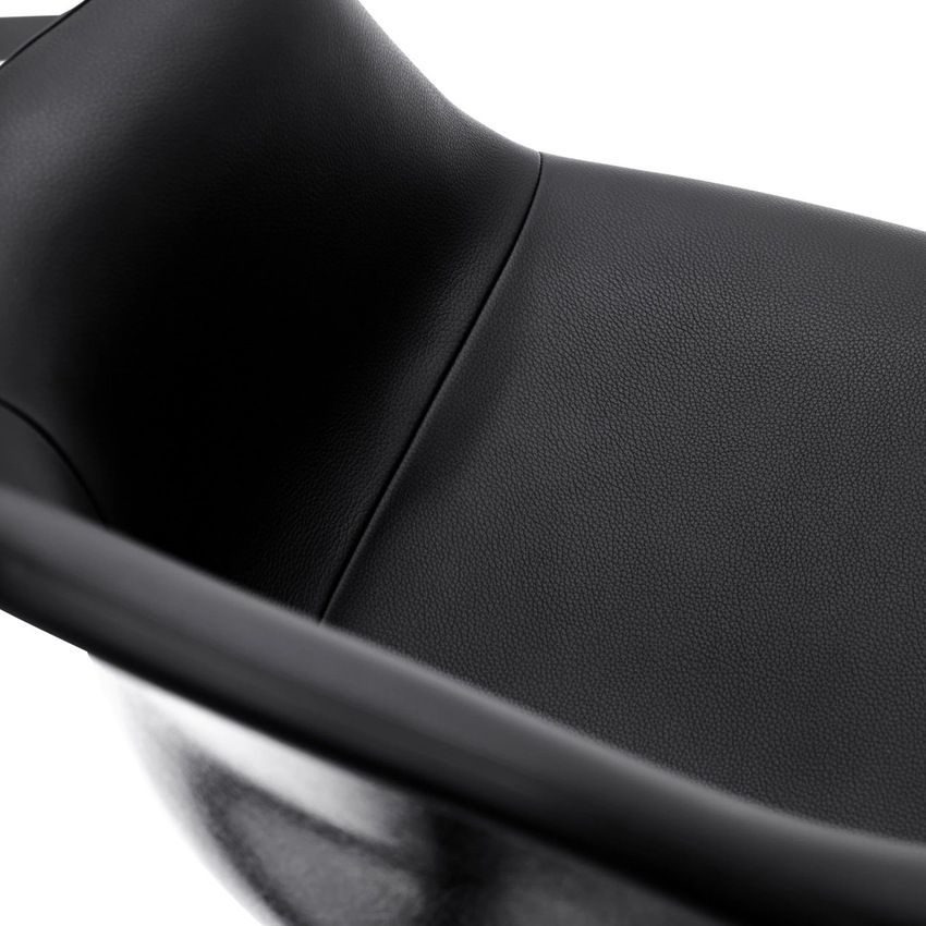 イームズがオール黒のレザー仕様に！ 「レイニング チャンプ」が別注したシェルチェア - 3枚目の画像