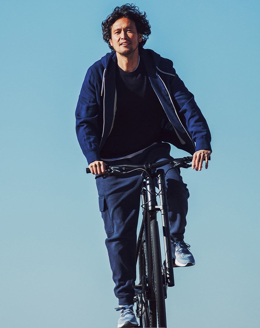 リーバイス、ラルフ、サカイetc.が演出する底なし“青沼”。大人のブルーコーデ4例 - 2枚目の画像