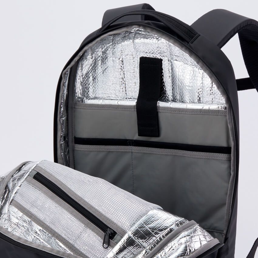 「カリマー」の保冷機能付きバックパック。代表モデル2型に“黒ラベル”の味付け - 12枚目の画像