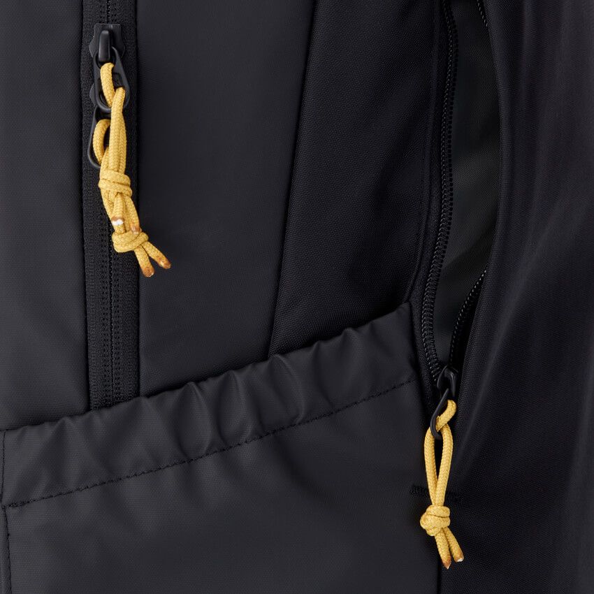 「カリマー」の保冷機能付きバックパック。代表モデル2型に“黒ラベル”の味付け - 18枚目の画像