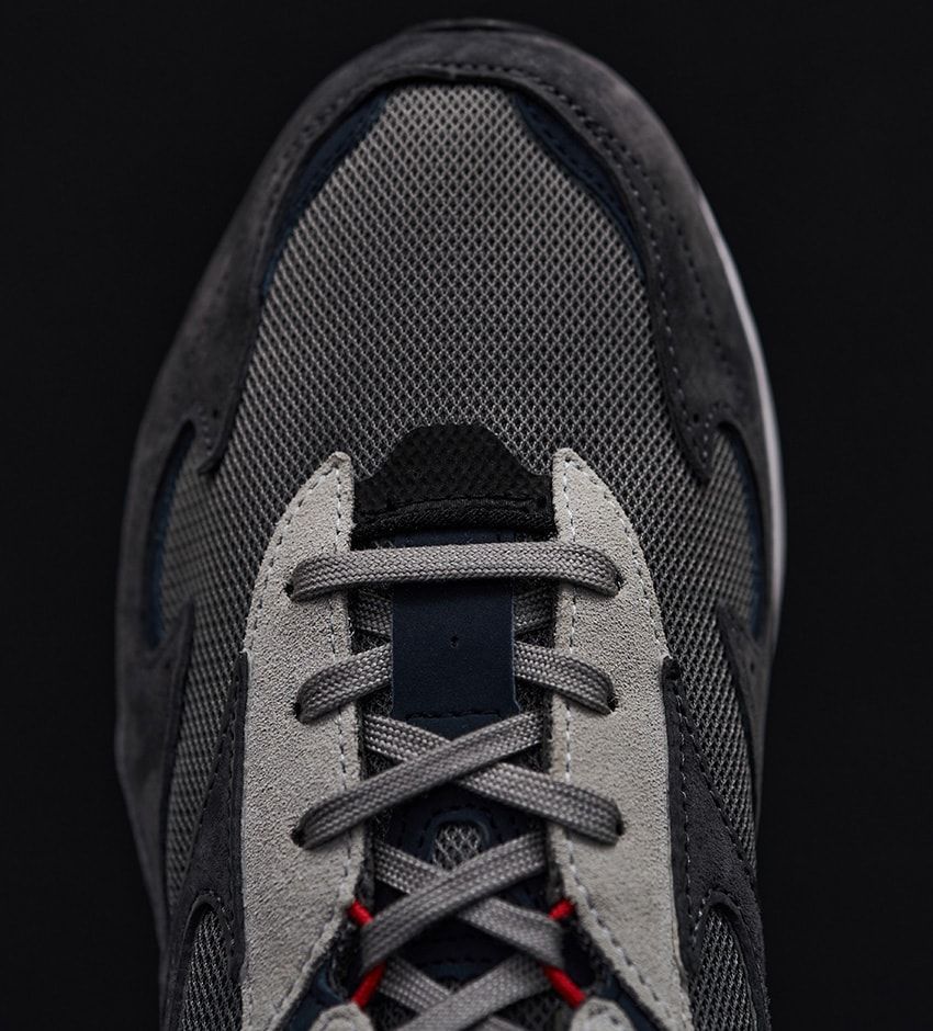 「これ、ミズノ？」と思わせるモダンなスニーカーはグラフペーパー別注。人とかぶりたくない派に！ - 1枚目の画像