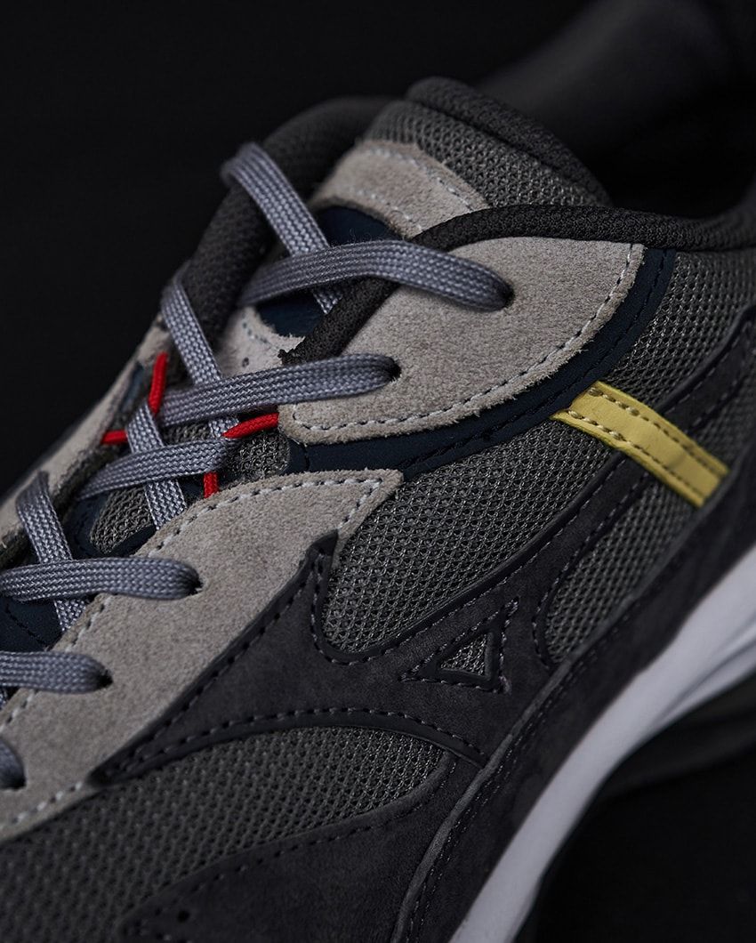 「これ、ミズノ？」と思わせるモダンなスニーカーはグラフペーパー別注。人とかぶりたくない派に！ - 2枚目の画像