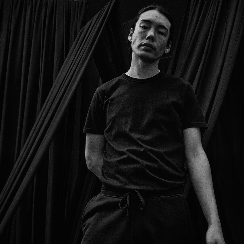 礼装を表現した「レイニングチャンプ」のオールブラックは、“京黒染め”を取り入れた伝統の色 - 5枚目の画像