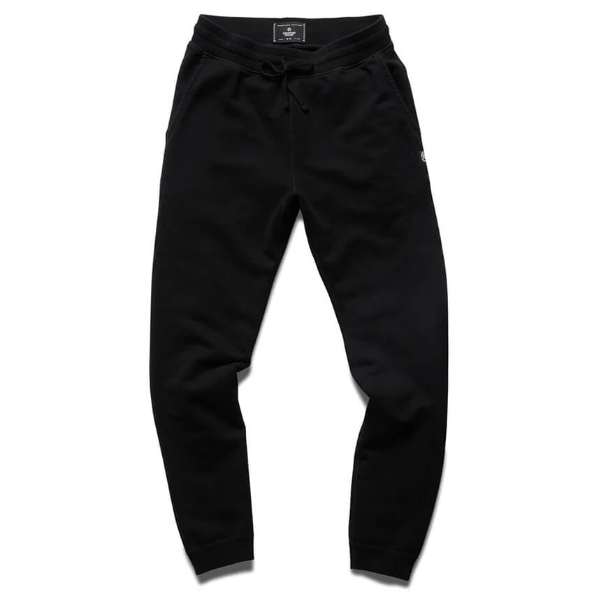 礼装を表現した「レイニングチャンプ」のオールブラックは、“京黒染め