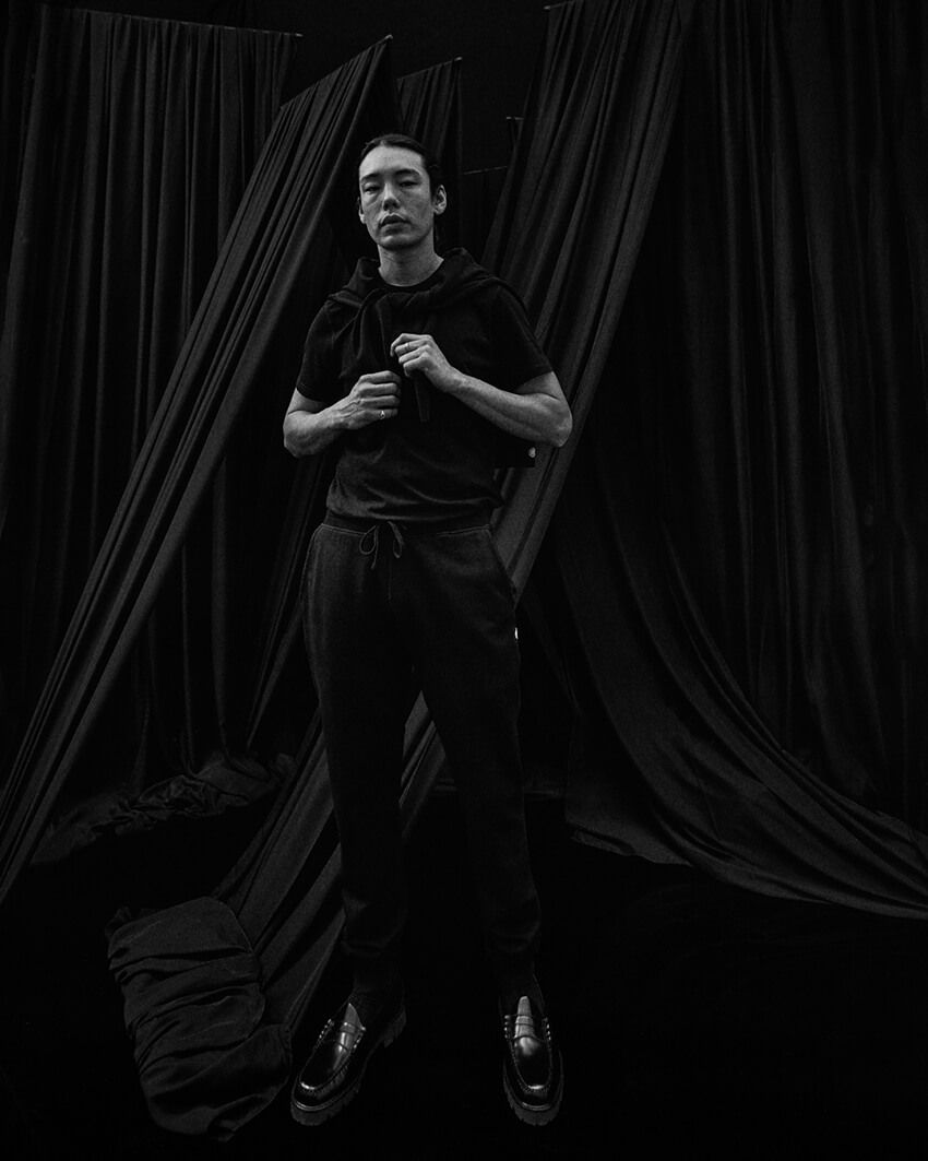 礼装を表現した「レイニングチャンプ」のオールブラックは、“京黒染め”を取り入れた伝統の色 - 6枚目の画像