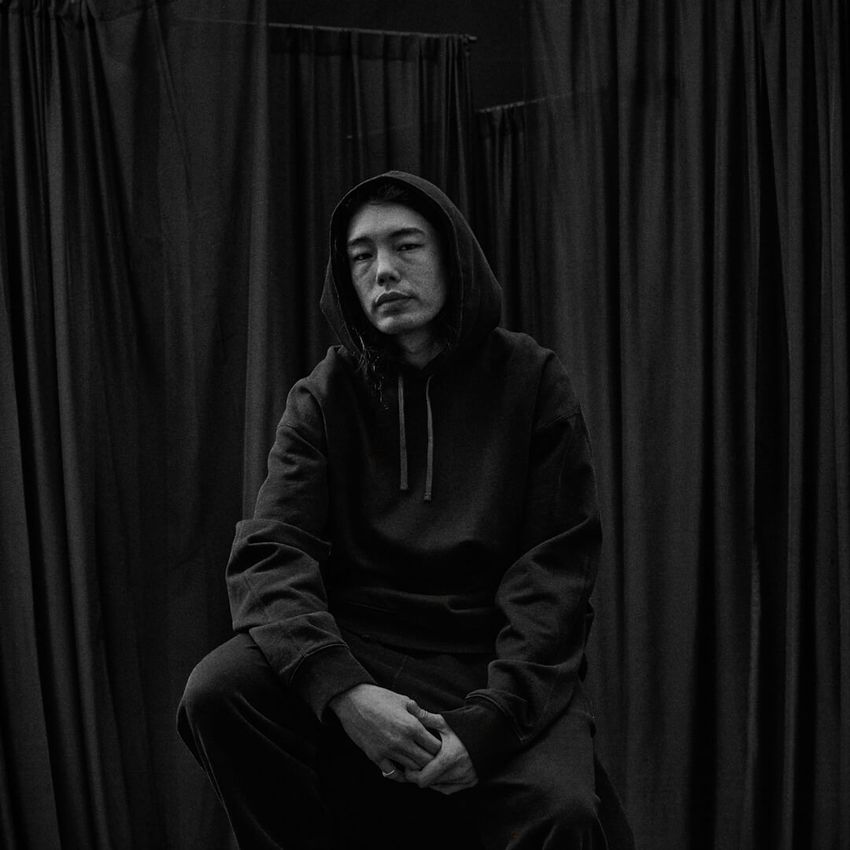 礼装を表現した「レイニングチャンプ」のオールブラックは、“京黒染め”を取り入れた伝統の色 - 8枚目の画像