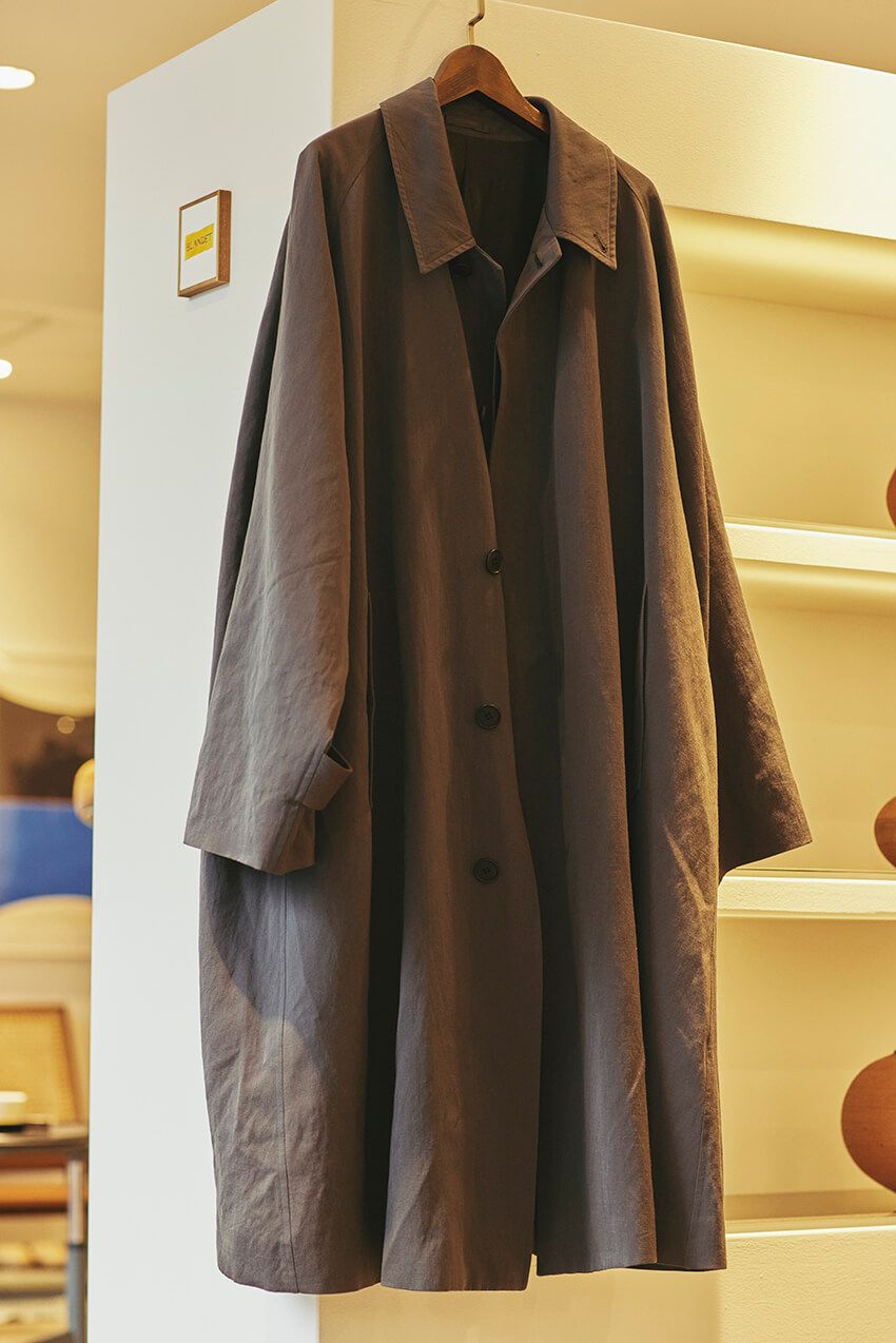 夏前まで快適に着られるコートで気温別コーデ。プロが実践する異素材合わせのコツ - 2枚目の画像