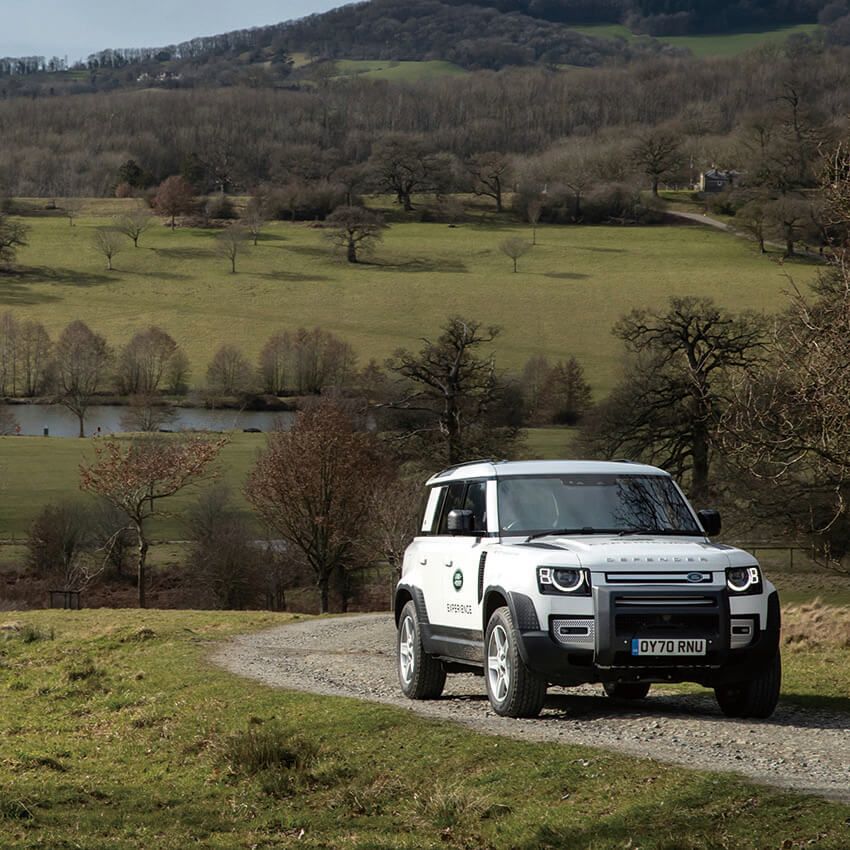 ディフェンダーに限定車が登場。モデル名はルーツを感じさせる「イースナー」 - 9枚目の画像